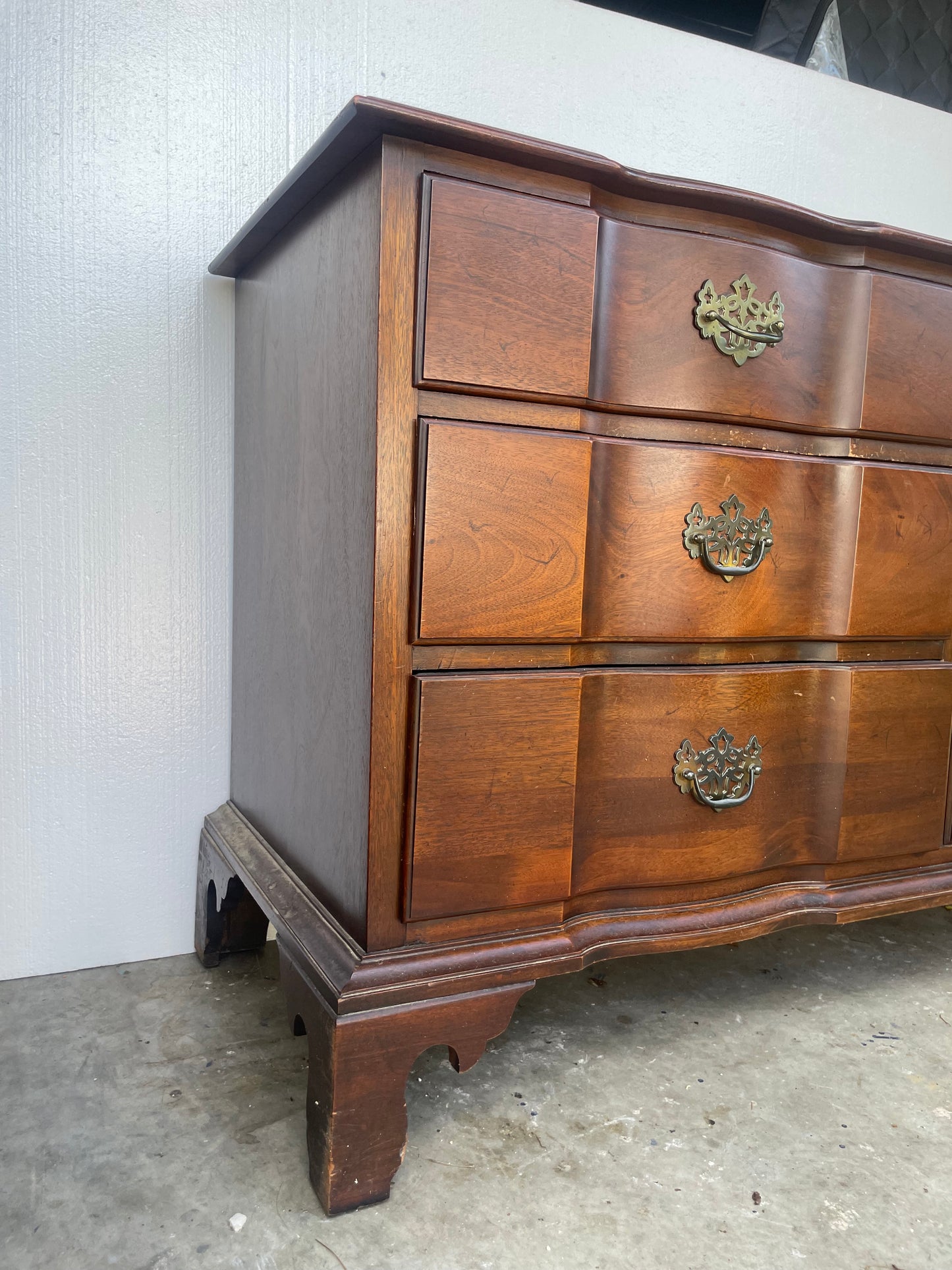 Chippendale 9 Drawer Dresser (Choose Your Finish)