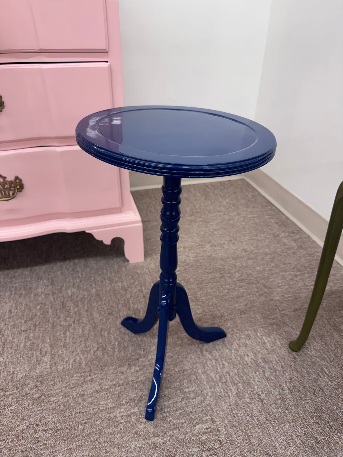 High Gloss Drink Table